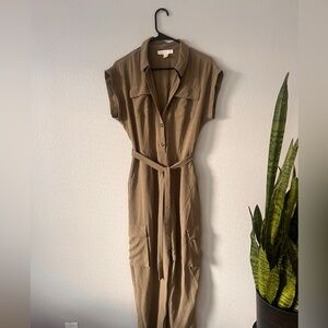 Green jumpsuit, super cute and stretchy